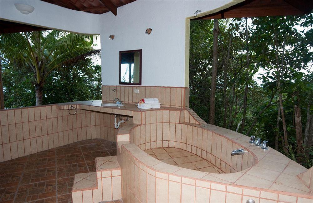 Lagunavista Villas Carate ภายนอก รูปภาพ