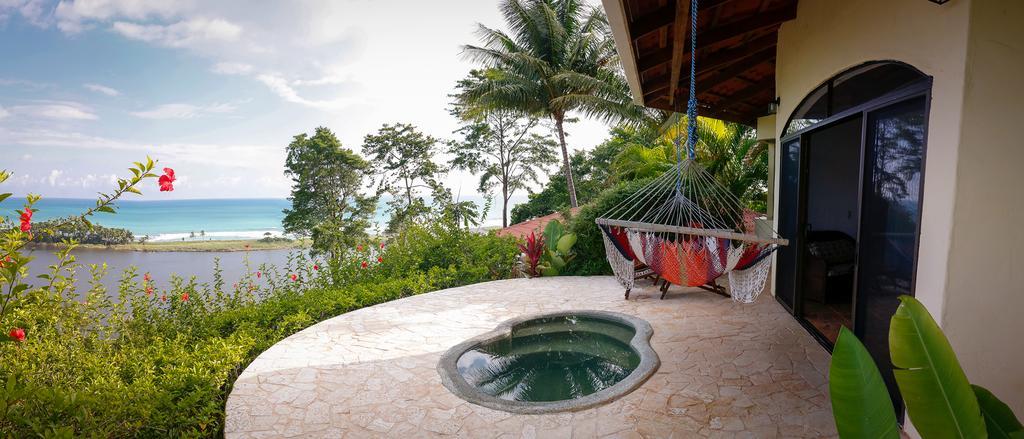 Lagunavista Villas Carate ภายนอก รูปภาพ