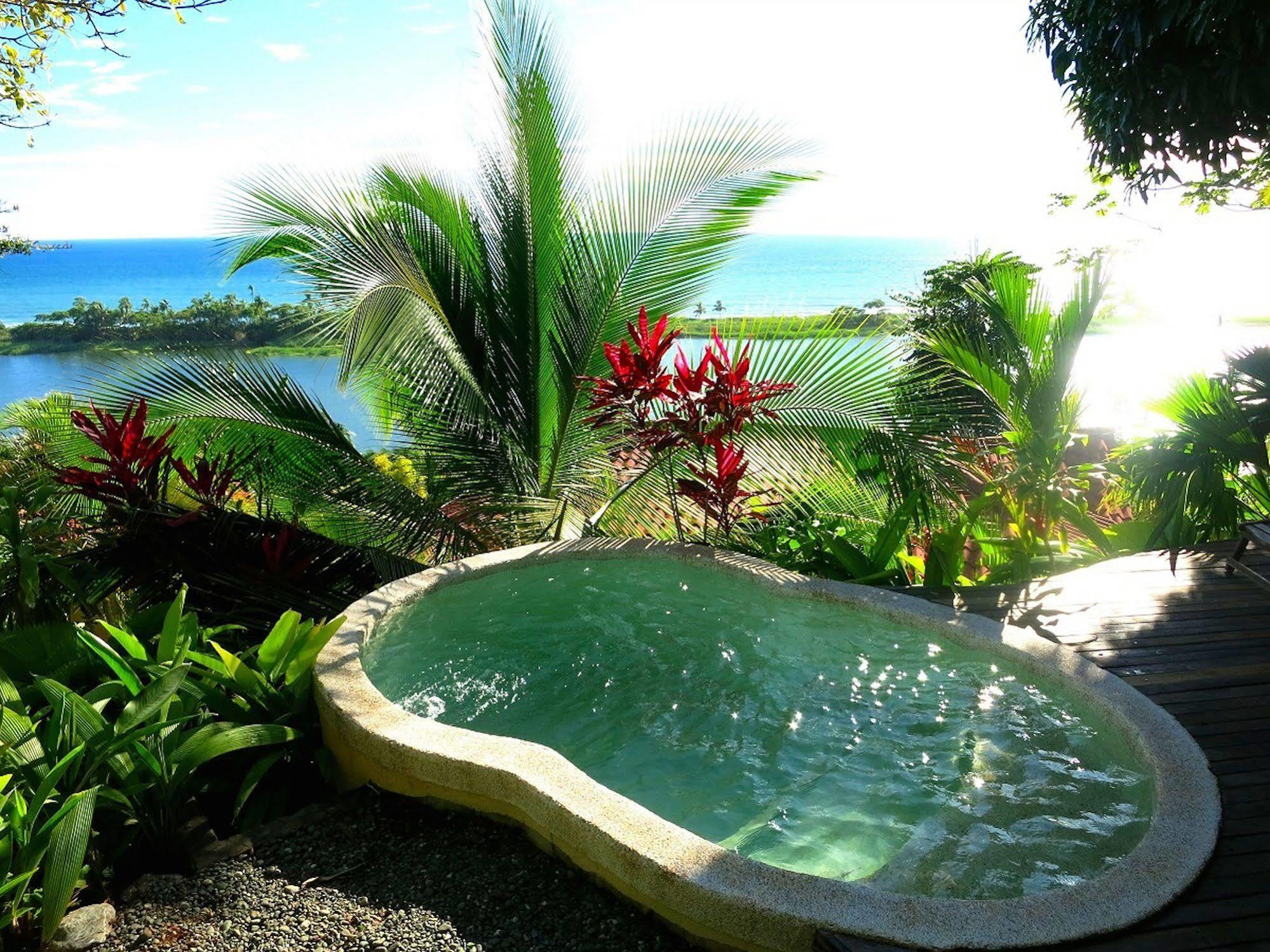 Lagunavista Villas Carate ภายนอก รูปภาพ